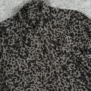 Rock & Republic Shirt Womens Medium Gray Black Animal Print Sheer Stud Pockets
